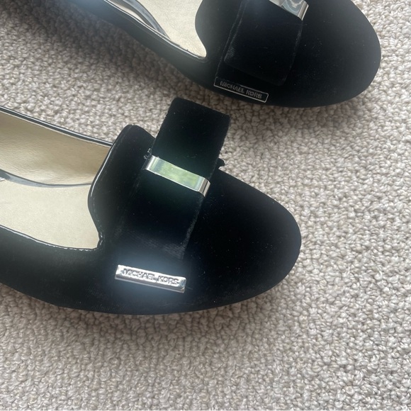 Michael Kors Kiera Velvet Ballet Flats Size 7 Black Silver Front Bow Women EUC - Picture 3 of 13